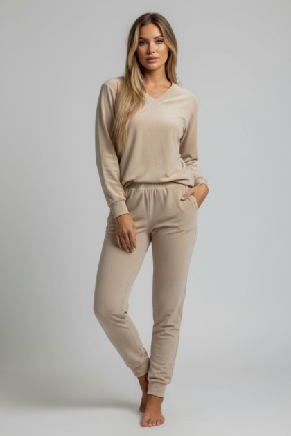 Welurowy dres RONY I jasny biszkopt I długi rękaw I dekolt w serek